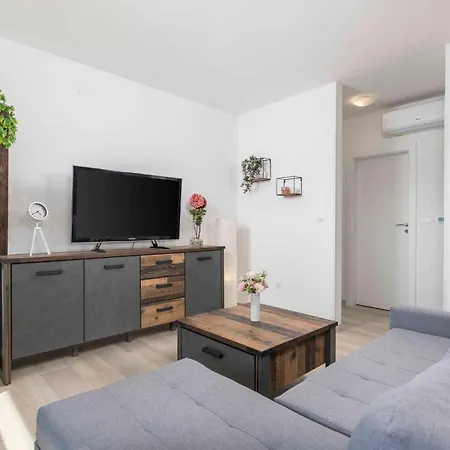 In - Insel Krk 53119 אומיסאליי